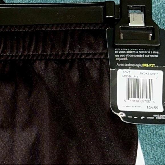 Boys size 7 NWT Nike Dry shorts with Dry Fit Technology !!!! - Picture 3 of 5